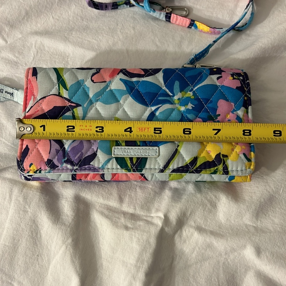 Vera Bradley Trifold Clutch with matching zip pouch - Picture 7 of 10